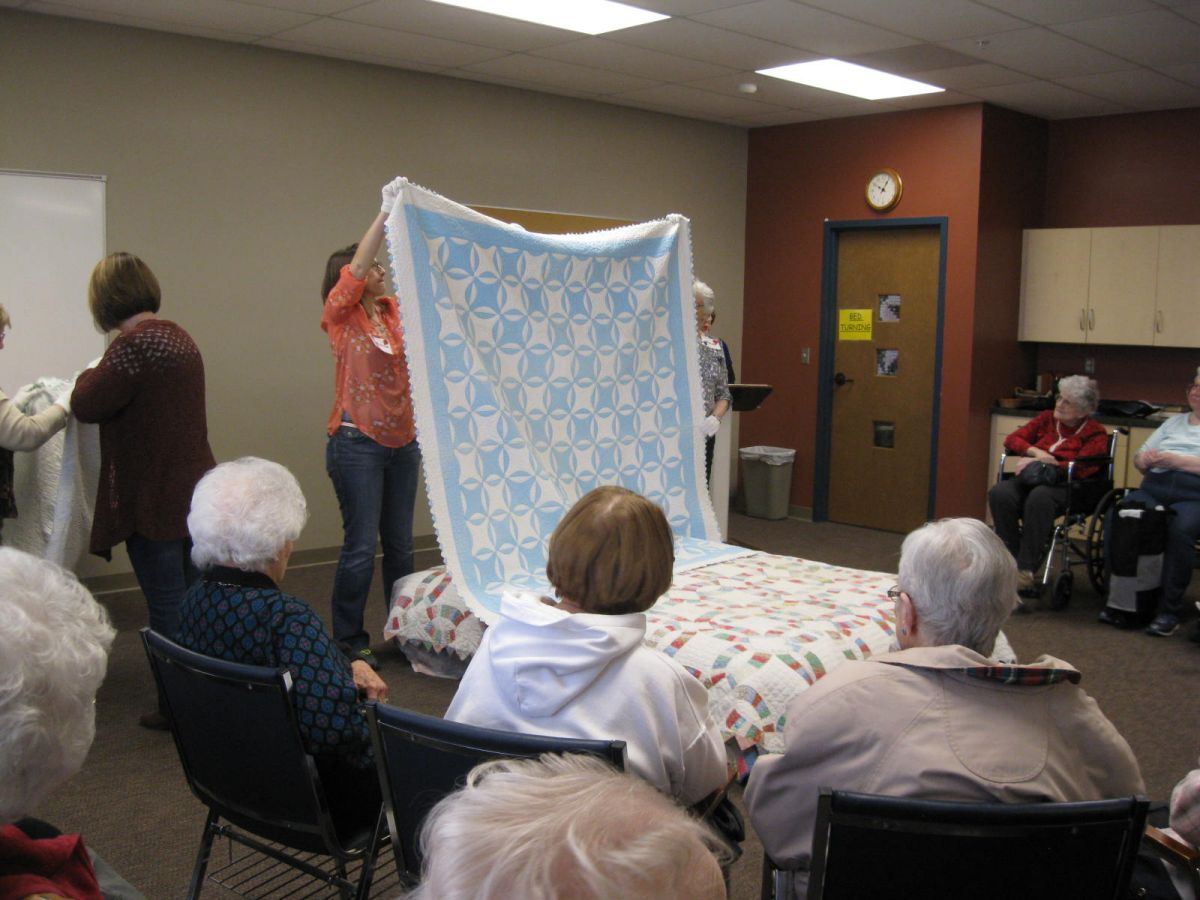 Many thanks to Robyn Hargan who shared 6 vintage family quilts and stories